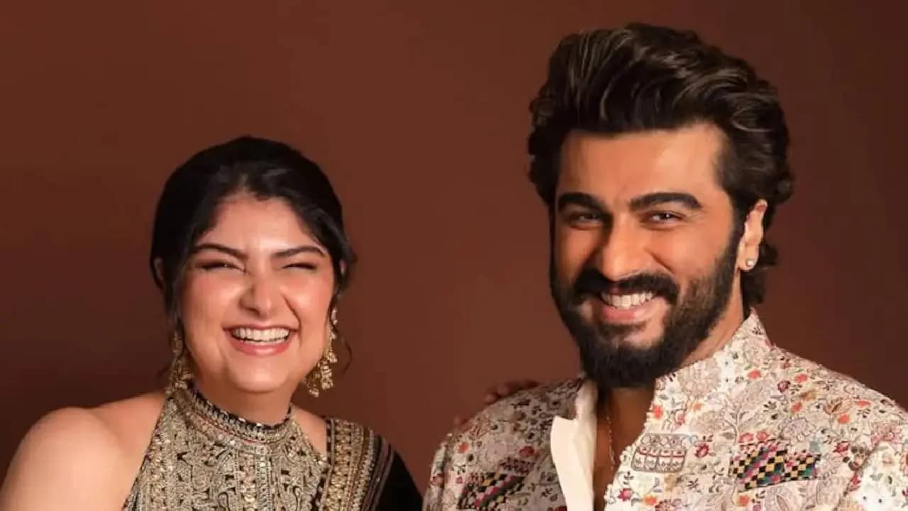 Anshula Kapoor s Wedding: Viral Video Shows Kaleera Falling on Arjun Kapoor During Pre-Wedding Ritual