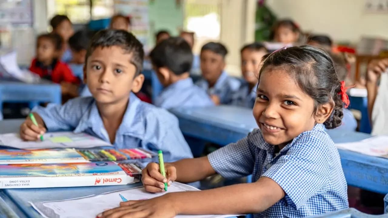 Government School Data: 25 government schools closing daily 94000 government schools closed in 10 years NITI Aayog report shows worrying picture
