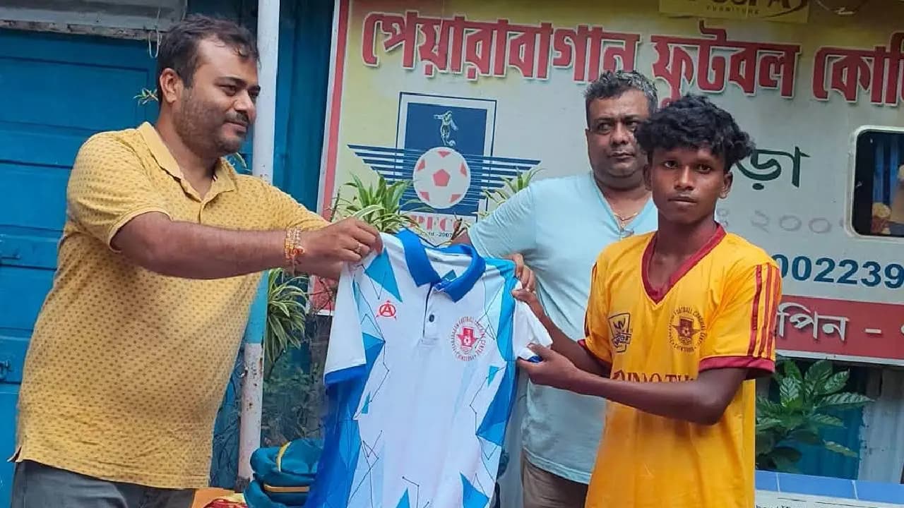 Chinsurah Peyara Bagan Club Unveils New Jerseys Ahead of Kolkata League Second Division Campaign