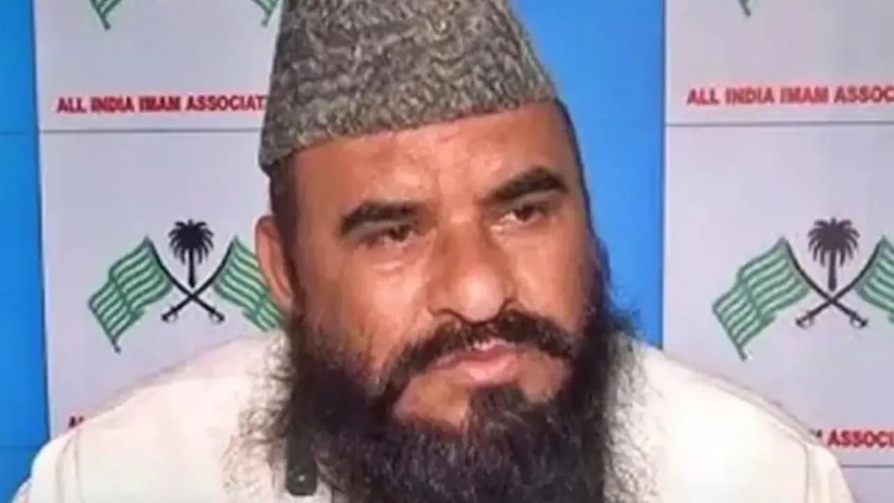 controversial comment of maulana sajid rashidi on women assault