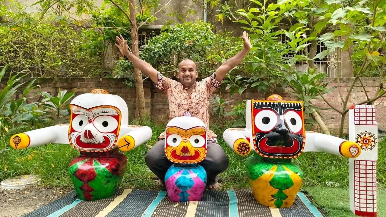 A Neem-wood idol of Lord Jagannath handcrafted by Bappa Prabhu from Murshidabad has now reached New Zealand