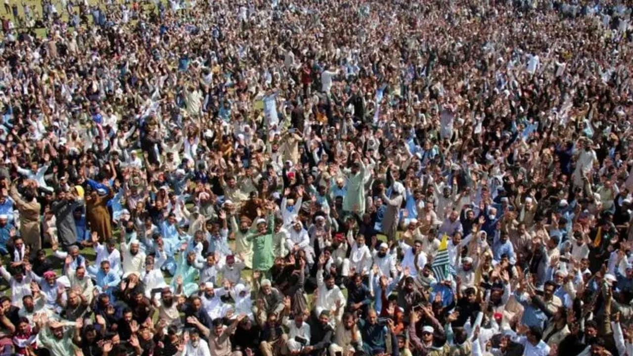 PoK Situation: Clashes turn Pakistan-occupied Kashmir into a death zone 12 dead 4000 Rangers deployed and strict media restrictions imposed