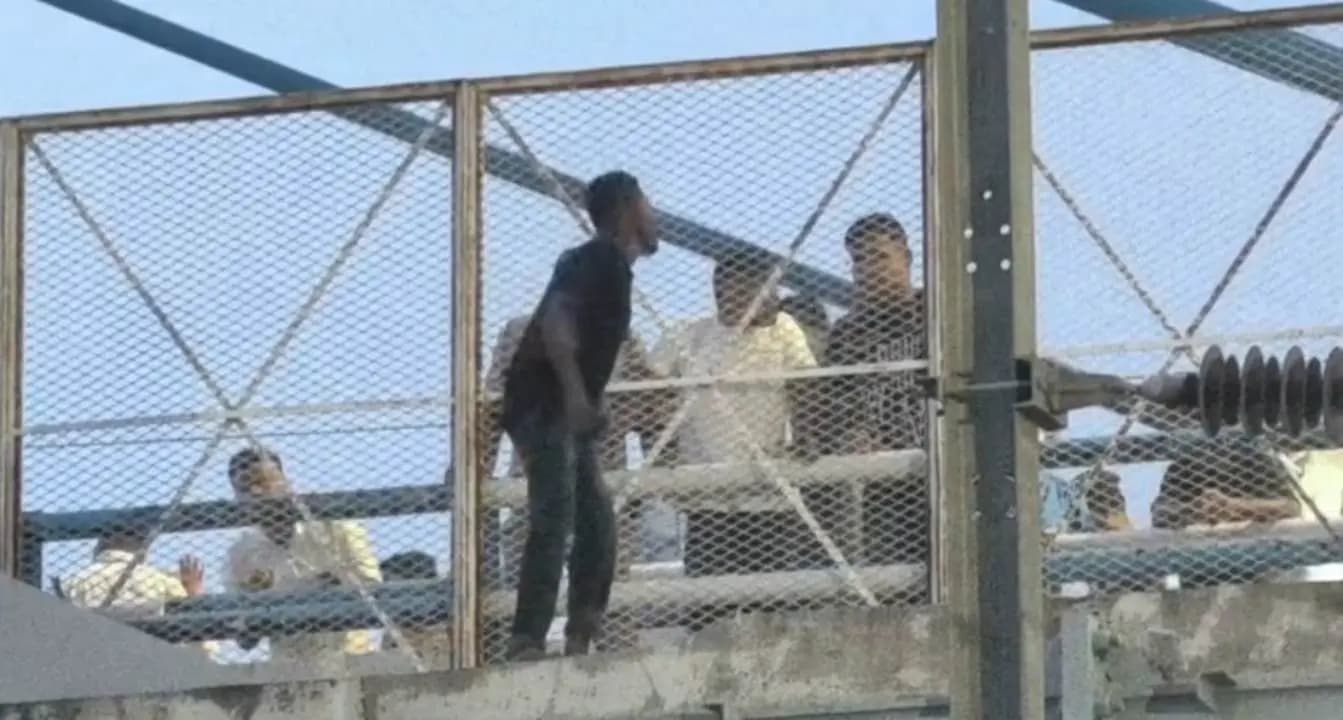 Bardhaman Incident: Young man hangs from the railing of the Bardhaman overbridge as a train speeds beneath, resident of Balurghat rescued after a tense standoff