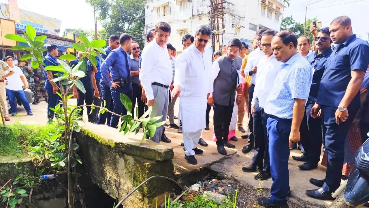 Tripura Chief Minister Manik Saha emphasizes on the speedy completion of the Smart City project work in Agartala