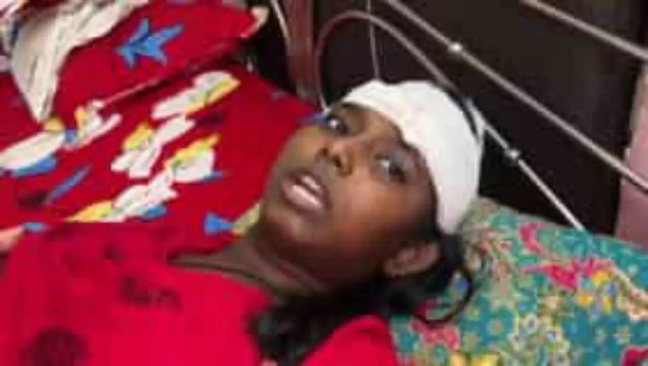 Local Train Incident: From Sector V to Howrah- a horrific incident befell a woman right after she boarded the local train! Who shoved her from behind?