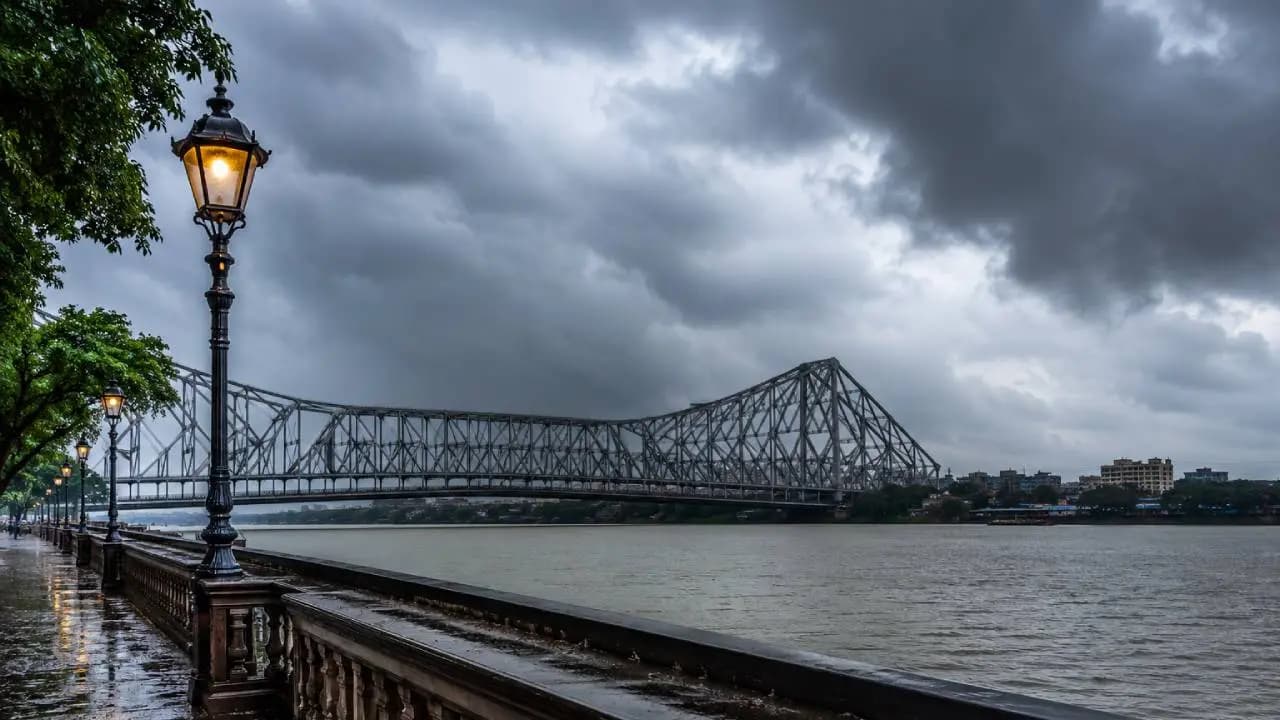Monsoon Remains Active in Kolkata: Rain and Thunderstorms Likely Throughout the Day