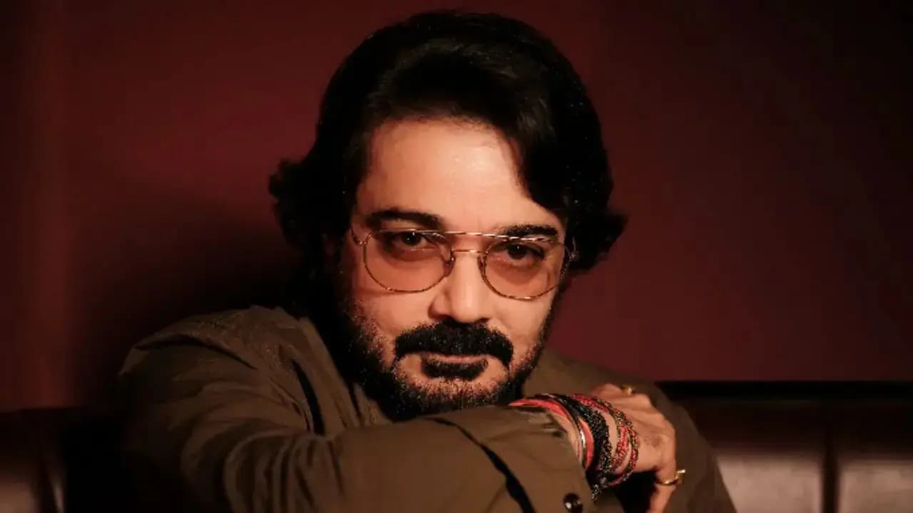 Prosenjit Chatterjee Surprises Amar Sangi Movie Famed Director Sujit Guha on His Birthday with Special Nostalgic Cake