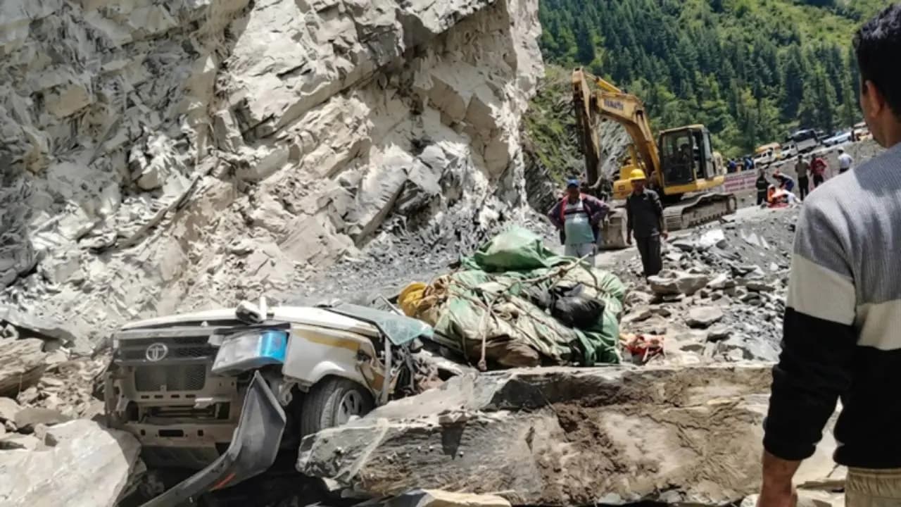 Himachal Pradesh Tragedy: 13 Dead After Taxi Buried Under Landslide Debris in Lahual-Spiti
