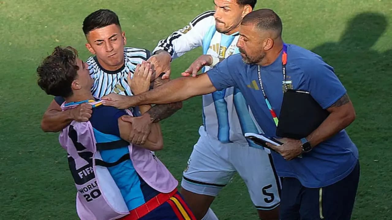 Spain coach De la Fuente unhappy with Argentinas conduct despite World Cup glory