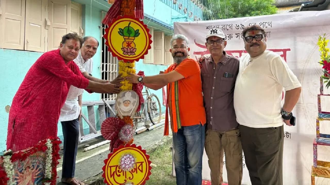 Yatra Shuru Sangha Begins 69th Durga Puja Celebrations with Khuti Puja on Ulto Rath