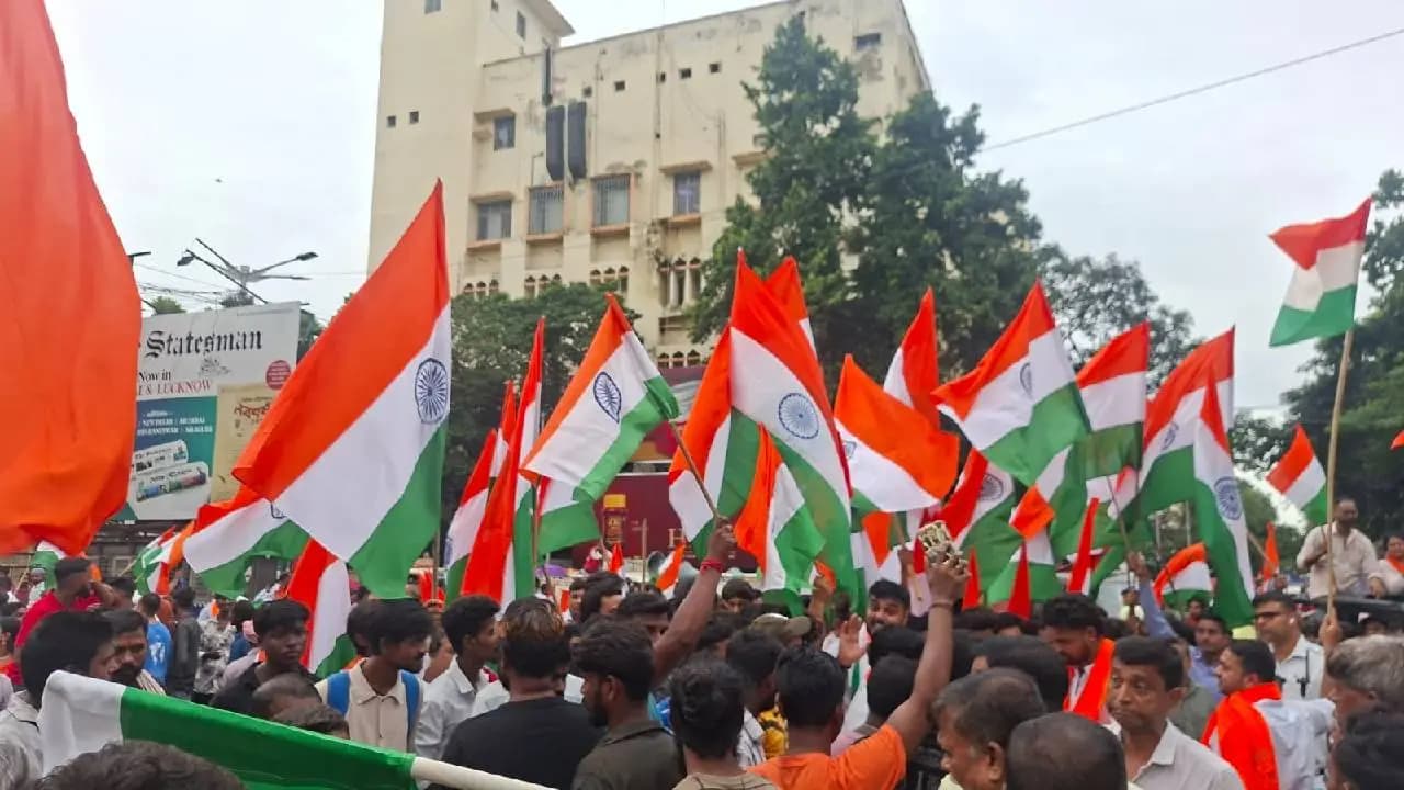 BJP Rally Draws Massive Crowd from Sealdah to Esplanade