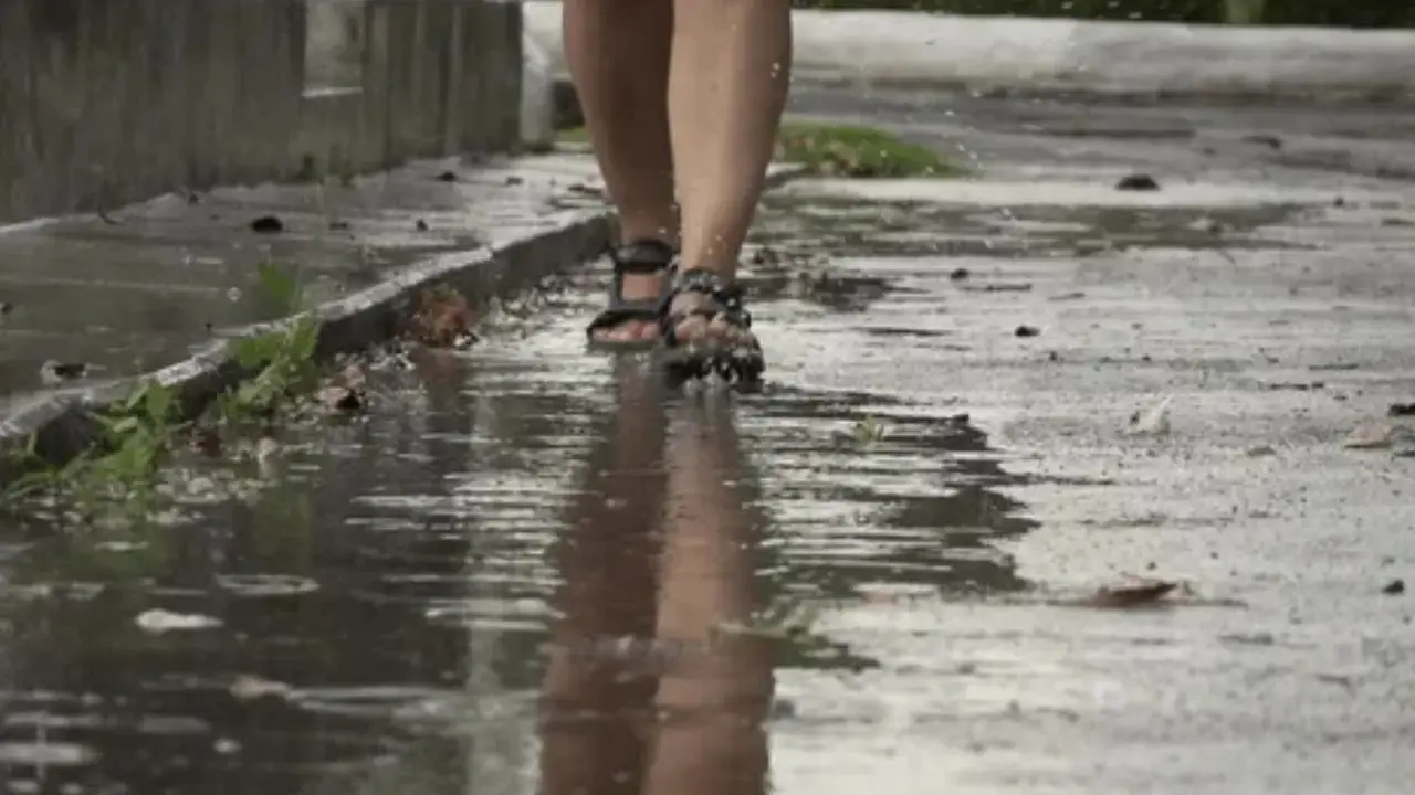 Rainy season foot care: to keep your skin clean do this detox process
