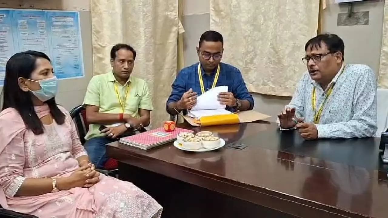 Minister of State for Health Sumana Sarkar makes a surprise visit to a Hooghly hospital and issues strict directives