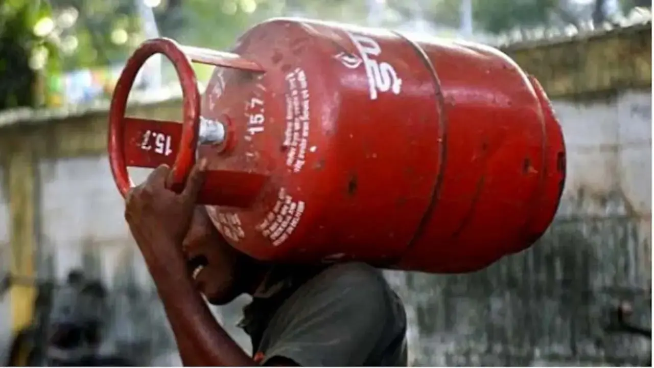 LPG Price August 2026: You will have to pay an extra RS 300 for cooking gas starting in August 2026 Who will have to pay? Find out here