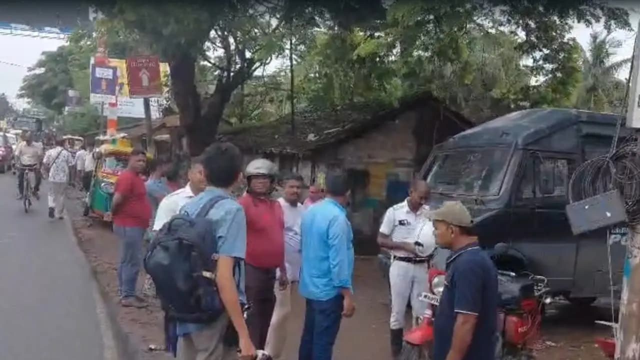 Dead body of an unknown youth recovered in Joka