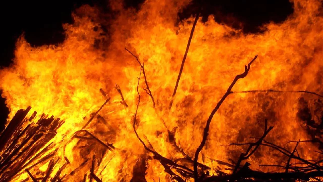Seven Members Of Family Injured Afte Massive Explosion in Malda