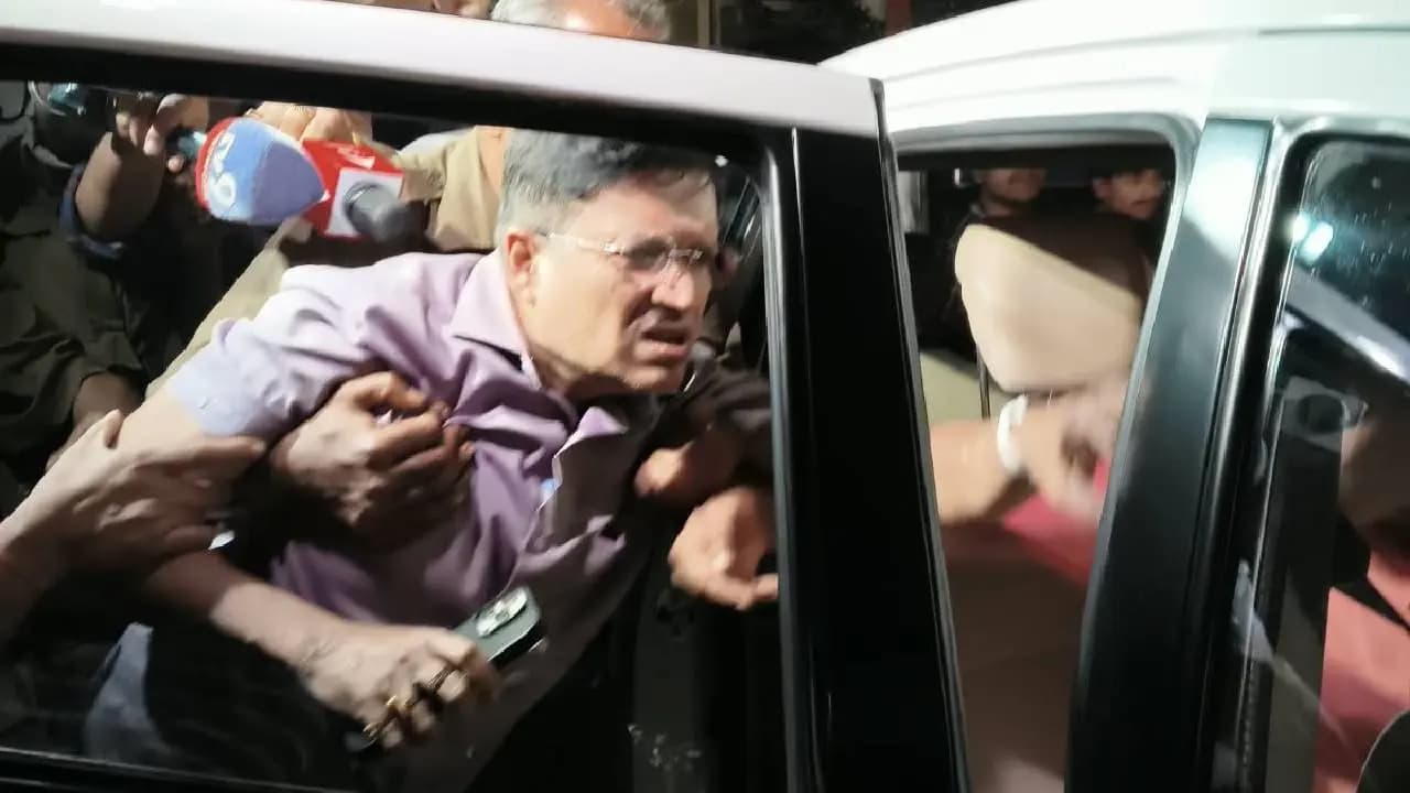 Jadavpur University Vice-Chancellor Chiranjeeb Bhattacharya Suddenly Falls After All Stakeholder Meeting
