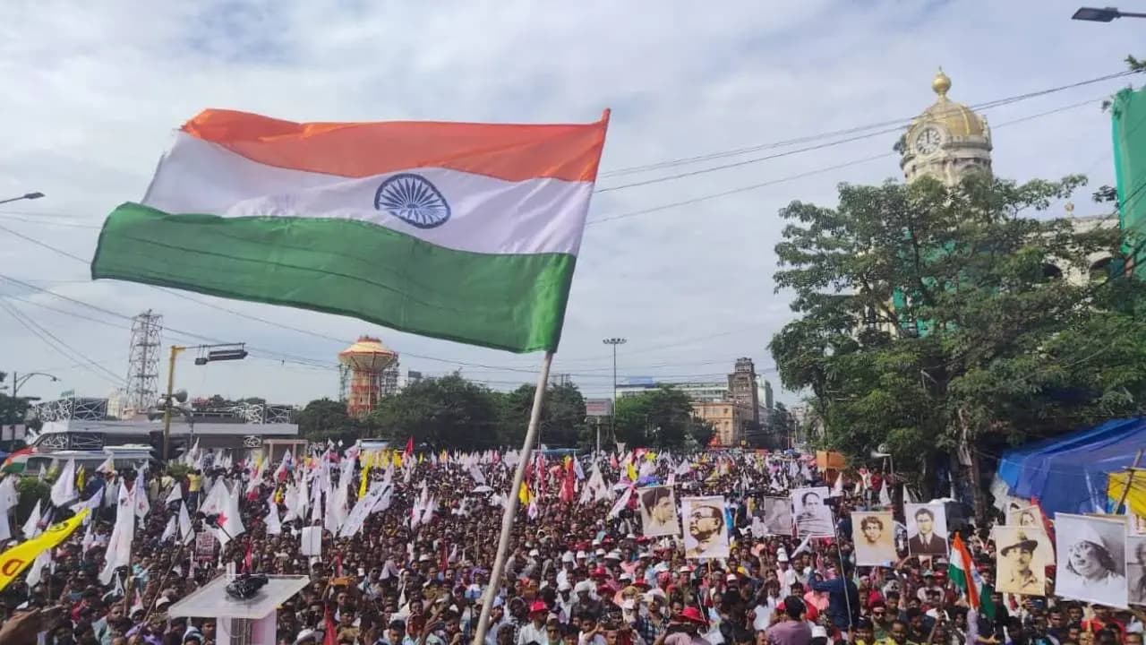 DYFI takes to the streets marking the centenary of Naujawan Bharat Sabha