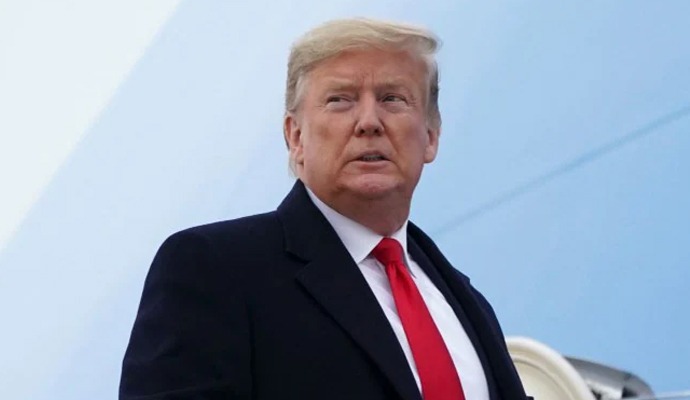 Donald Trump: প্রাক্তন প্রেসিডেন্টেই ভরসা। আমেরিকার প্রাক্তন প্রেসিডেন্ট ডোনাল্ড ট্রাম্পের নামের পাশেই সিলমোলর আগামী নির্বাচনের জন্য। আগামী নির্বাচনের জন্য রিপাবলিকান দল প্রেসিডেন্ট পদপ্রার্থী হিসেবে বেছে নিয়েছে ডোনাল্ড ট্রাম্পকেই। শুধু তাই নয়, রিপাবলিনাকের জাতীয় কর্মসূচিতে ট্রাম্প প্রস্তাব জানালেন তাঁর ‘রানিং মেট’ পদপ্রার্থীর নাম।