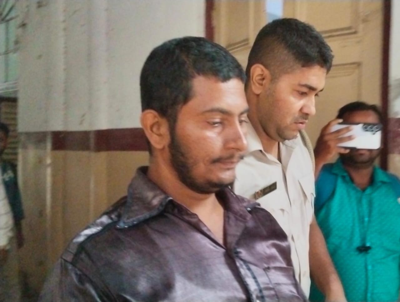 কাটারি দিয়ে কুপিয়ে খুনের অভিযোগে দোষী সাব্যস্ত যুবক। আগামী শনিবার চুঁচুড়া জেলা আদালতে হবে রায় ঘোষণা। ঘটনাটি ঘটেছিল গত ২০১০ সালের ৪ ফেব্রুয়ারি গুড়াপ থানার কাঁটা গড়িয়া গ্রামে। খুন হয়েছিলেন শেখ ইব্রাহিম 