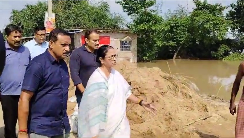 mamata visits flood affected area