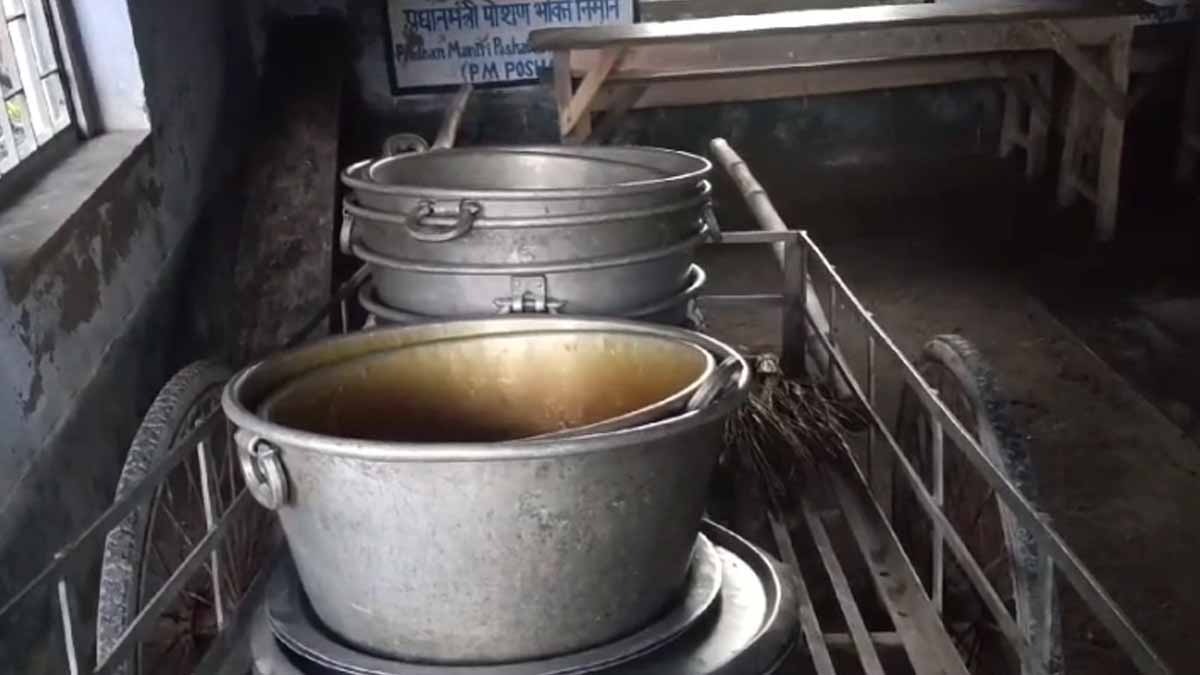 lizard found in mid day meal