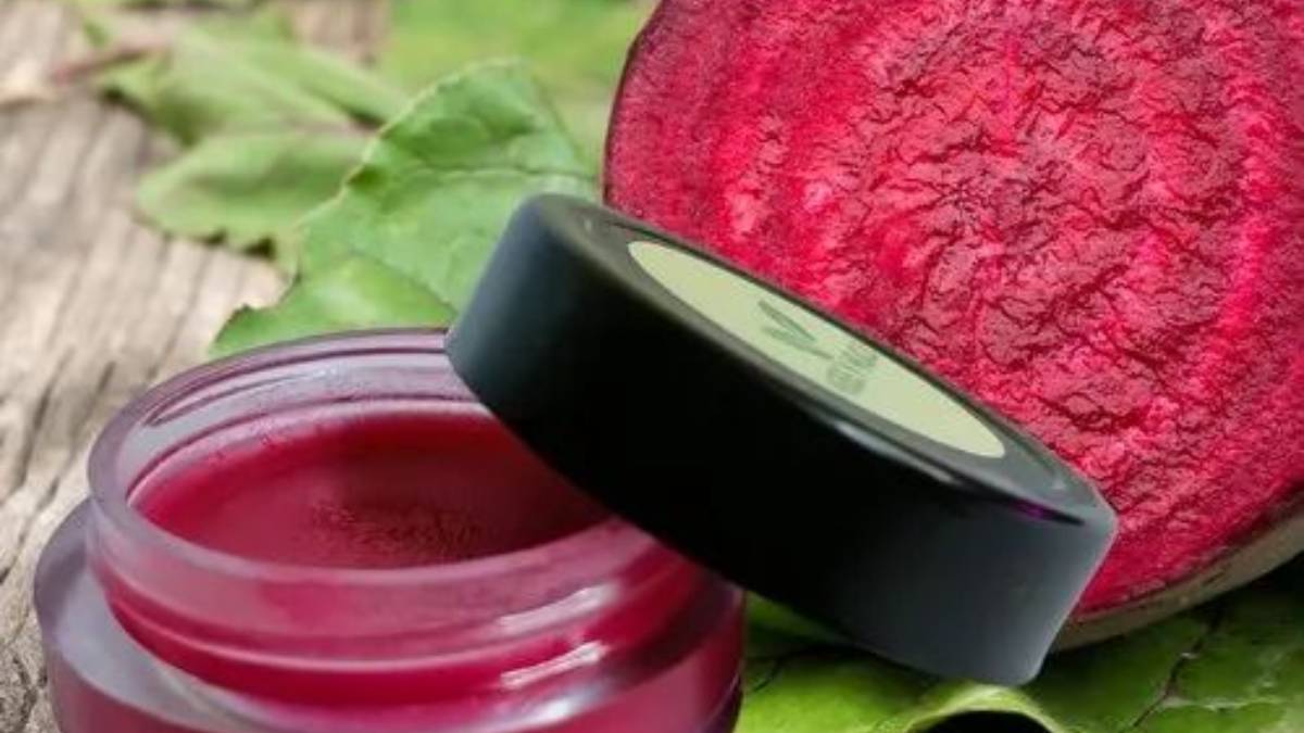 this home made lipbalm made with beetroot prevent cracked lips and lips become soft beautiful