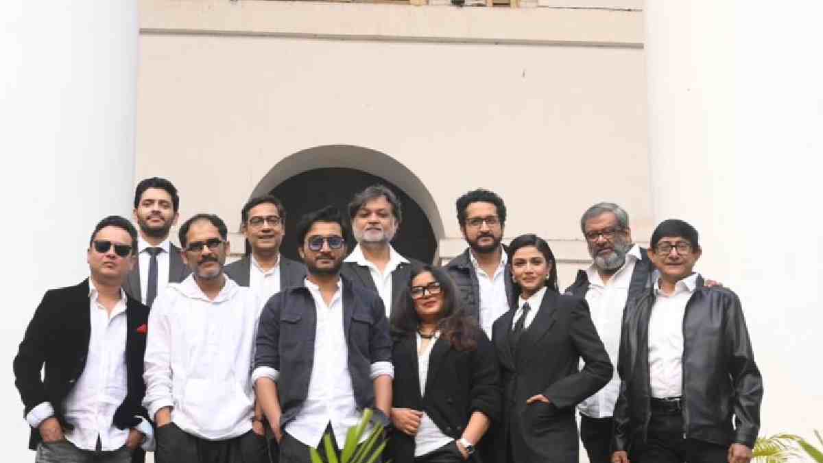 The trailer of Srijit Mukherji s upcoming movie shotyi boley sotyi kochhu nei unveiled at the iconic town hall