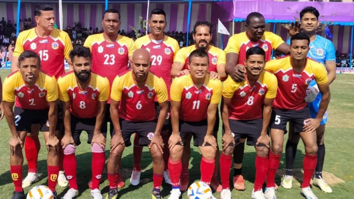 Former players took part in a friendly derby