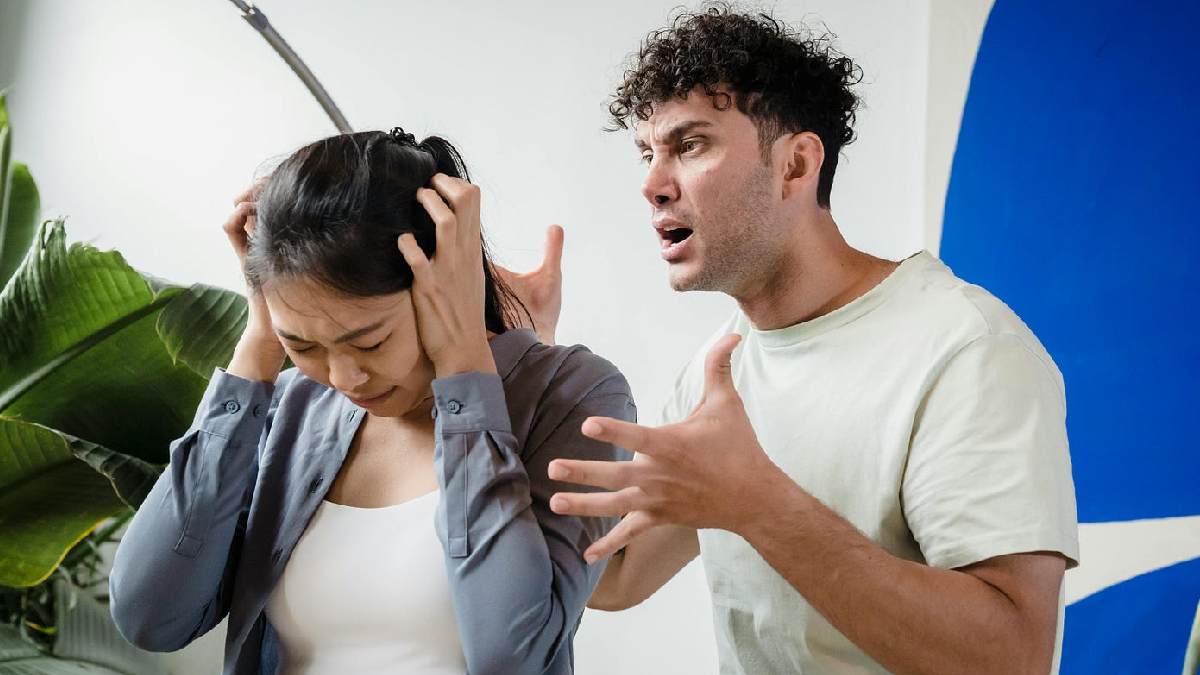Five signs of jealousy in a relationship