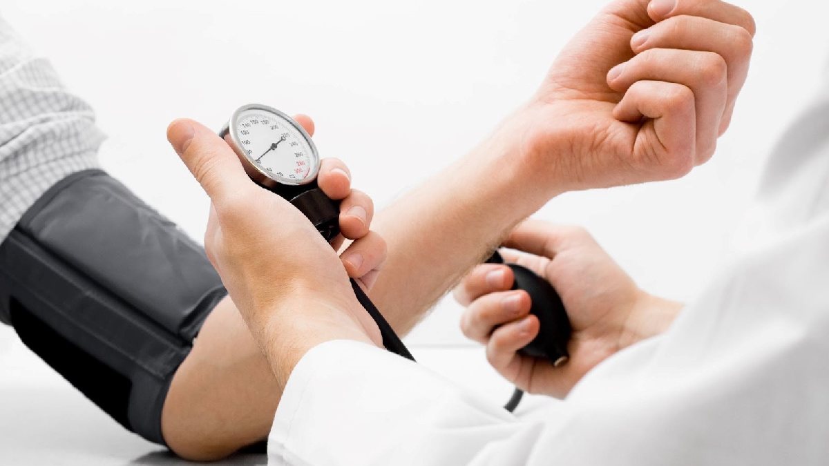 Hypertension Remedy: banana garlic among top foods to control high pressure